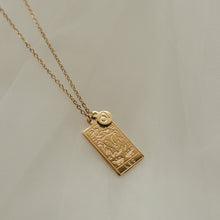 Load image into Gallery viewer, Leo Tarot Card Necklace

